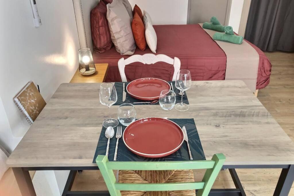 דירות Studio Tout Confort, Terrasse, Calme Moustiers #7 מראה חיצוני תמונה